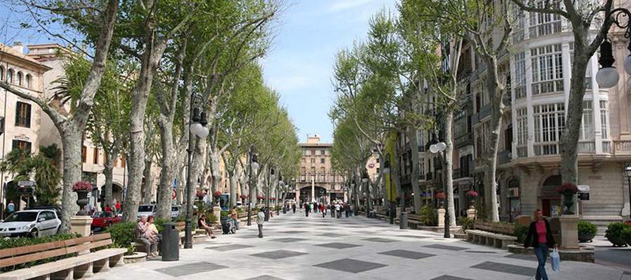 Shopping in palma Ca's Saboners Beach Aparthotel Palmanova