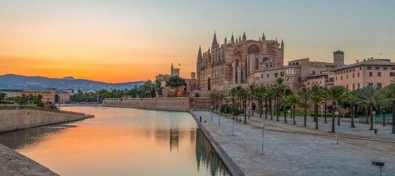 Palma - The city that never ceases to amaze you Ca's Saboners Beach Aparthotel Palmanova Palma - The city that never ceases to amaze you Ca's Saboners Beach Aparthotel Palmanova